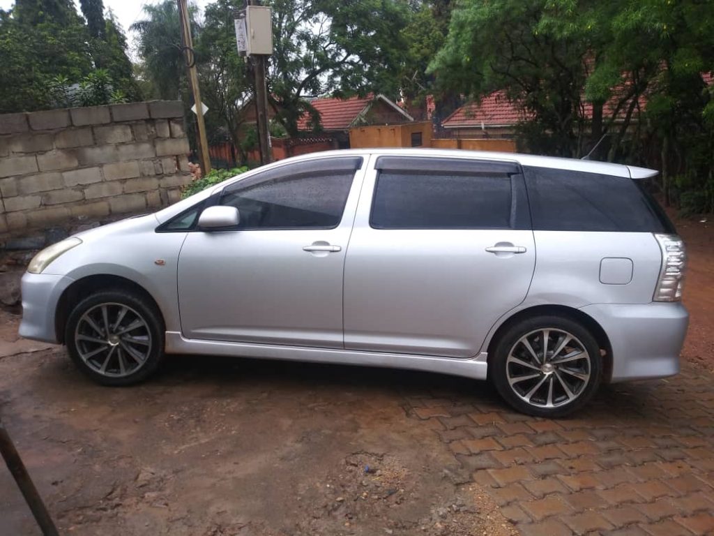Toyota Wish - exterior view