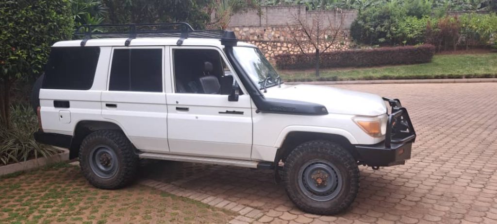 Toyota Land Cruiser Hardtop - exterior view
