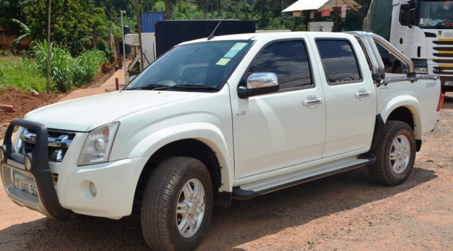 Isuzu-Dmax-double-cabins-for-hire-in-Kampala-6-900x500