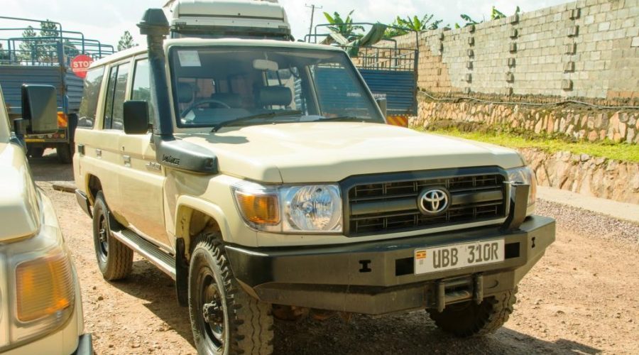 LandCruiser-Hardtop-76-Vehicles-for-Hire-in-Uganda-7-900x500